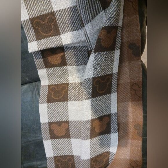 Disney Theme Knitted Reversible Fleece Scarf/Shawl - Picture 2 of 5